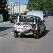 Aufräumarbeiten nach Verkehrsunfall vor der Donaubrücke Richtung Aschach/D